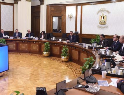 رئيس الوزراء يتابع خطة الحكومة لتعزيز الاستثمارات في سوق الأوراق المالية
