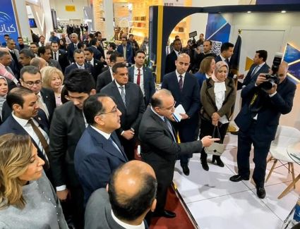 رئيس الوزراء يتفقد جناح الهيئة العامة للرقابة المالية بمعرض القاهرة الدولي للكتاب