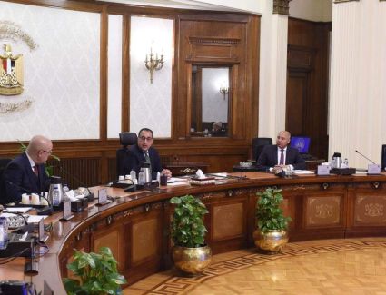 رئيس الوزراء يتابع الموقف التنفيذي لمشروعي القطار الكهربائي الخفيف والمونوريل  