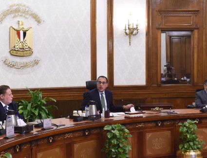 مدبولي يتابع موقف تطبيق منظومة الشحن المسبق وإجراءات تيسير الإفراج عن البضائع بالموانئ