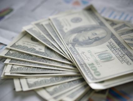 خلال تعاملات اليوم.. الدولار يكسر حاجز الـ 30 جنيهًا ببعض البنوك 