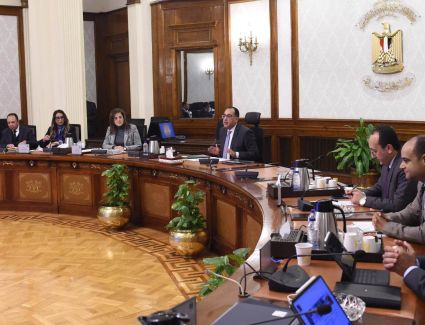 رئيس الوزراء يتابع خطوات تنفيذ برنامج الطروحات