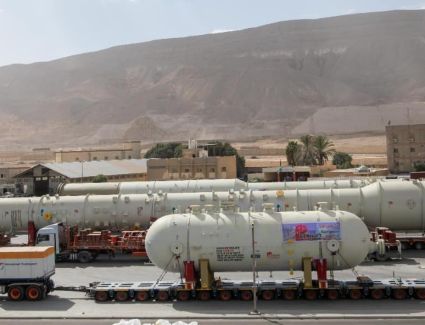 اقتصادية قناة السويس: وصول أبراج تقطير للغاز لميناء الأدبية لنقلهم لمجمع غازات الصحراء الغربية