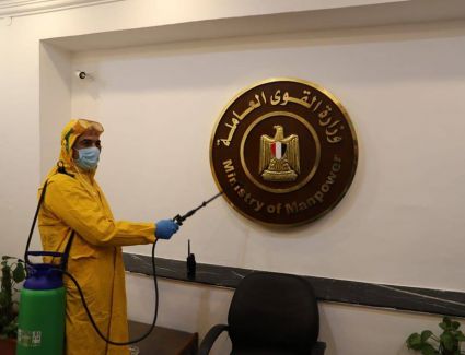 وزير القوى العاملة : منع دخول اى مواطن  غير ملتزم بارتداء الكمامة  الى مقر الوزارة 