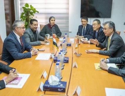 رئيس اقتصادية قناة السويس يستقبل سفير اليابان لبحث ملفات التعاون 