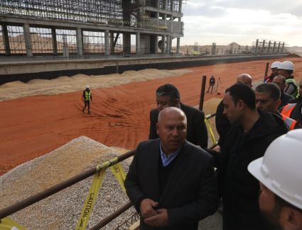 وزير النقل يتفقد التقدم في معدلات تنفيذ الخط الاول للقطار الكهربائي السريع