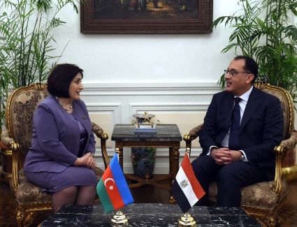 رئيس الوزراء يستقبل رئيسة برلمان أذربيجان والوفد المرافق لها