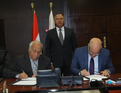 وزير النقل يشهد توقيع مذكرة تفاهم بشأن إنشاء و إدارة و تشغيل المنطقة اللوجستية المتكاملة بالسلوم