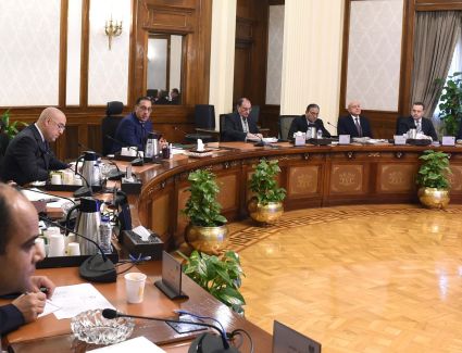 رئيس الوزراء يستعرض مخططات الجزء الغربي من الشريط الساحليّ بمدينة العلمين الجديدة