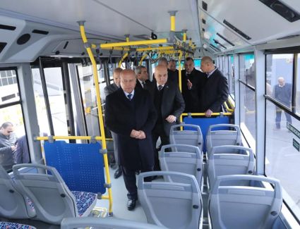 وزير النقل يزور مصنع MCV لتفقد النموذج الأولي لأوتوبيسات BRT التي تعمل بالكهرباء