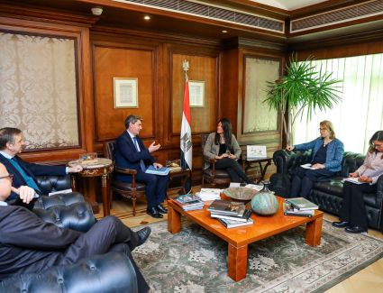 وزيرة التعاون الدولي تستقبل بعثة بنك الاستثمار الأوروبي