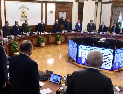 مجلس الوزراء يقف دقيقة حداد على روح المهندس شريف إسماعيل