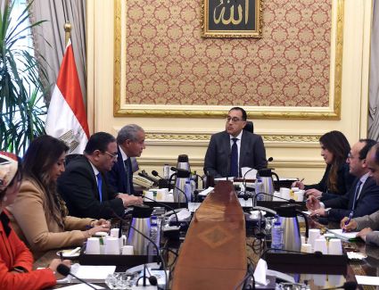 رئيس الوزراء يتابع موقف المشروع القومي للمستودعات الإستراتيجية للسلع الأساسية
