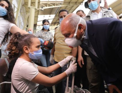 وزير النقل فى جولة تفقدية لمتابعة تطبيق قرارات مجلس الوزراء الخاصة بإلزام المواطنين بارتداء الكمامات في السكة الحديد والمترو