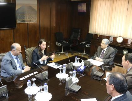 وزير الكهرباء يستقبل نائب الرئيس التنفيذي لشركة بريتش بتروليم البريطانية