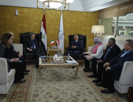 وزير النقل يبحث مع السفير الايطالي بالقاهرة آخر المستجدات الخاصة بتسيير خط رورو لنقل  الحاصلات الزراعية