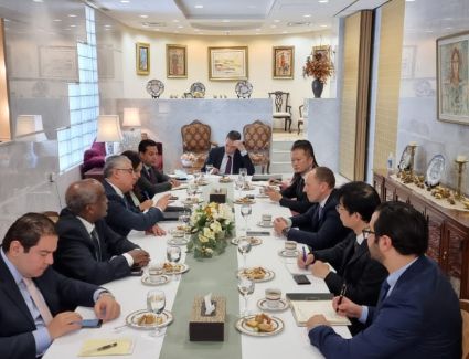 رئيس اقتصادية قناة السويس يعرض فرص الاستثمار  على شركات مصنعة لمضخات المياه ومكملات صناعات الوقود الأخضر