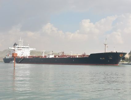 الفريق أسامة ربيع:"قناة السويس تشهد عبور 93 سفينة  بإجمالي حمولات صافية 4.4 مليون طن "