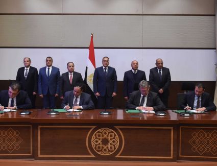 التوقيع على 3 اتفاقيات إطارية لتصنيع السيارات بين الحكومة وعدد من شركات السيارات المحلية والعالمية