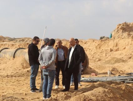 رئيس جهاز " العاشر من رمضان " يتفقد محطات رفع مياه الشرب والصرف الصحي الجارية لخدمة التوسعات العمرانية 