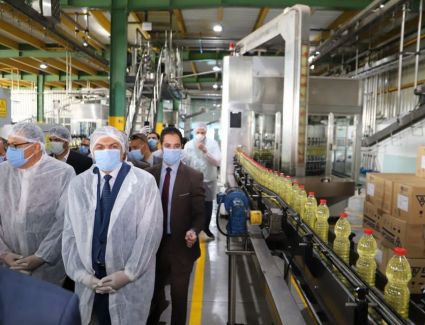 خلال جولتة بمصانع العاشر من رمضان " سعفان "  يؤكد على  الإلتزام بالاجراءات الإحترازية حتى لا يتم غلق المصانع
