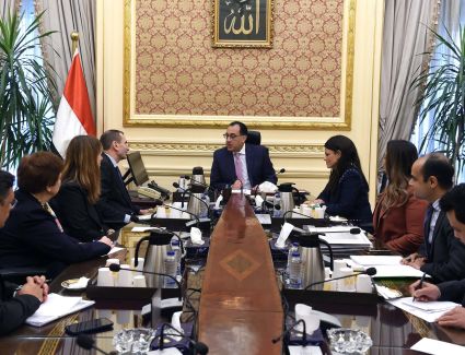 رئيس الوزراء يلتقي نائب رئيس البنك الأوروبي لإعادة الإعمار والتنمية 