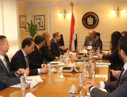 وزير قطاع الأعمال يستقبل وفد البنك الأوروبي لإعادة الإعمار والتنمية لبحث فرص التعاون 