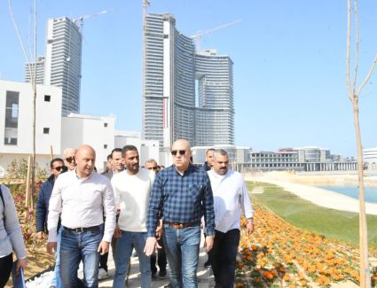 الجزار  يتفقد الأعمال المختلفة بمشروعى الكمبوند السكنى الترفيهي التجاري الإداري "مزارين" والمدينة التراثية بـ"العلمين الجديدة"