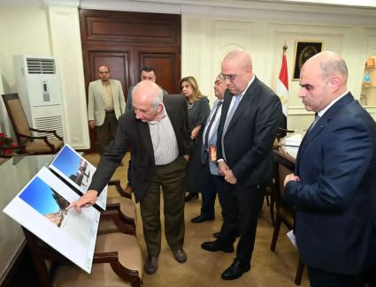 وزير الإسكان يستعرض التصميمات الداخلية للفنادق والنزل البيئي بـ"التجلي الأعظم"