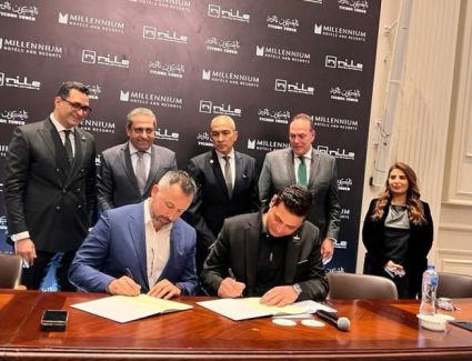 المهندس خالد عباس يشهد مراسم تعاقد لتشغيل أعلى فندق في أفريقيا بالعاصمة الإدارية