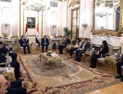 رئيسا الوزراء المصري والعراقي يعقدان جلسة مباحثات موسعة لاستعراض ملفات التعاون ذات الاهتمام المشترك