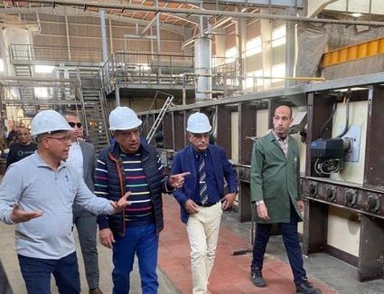 وزير قطاع الأعمال يتفقد مصانع شركة النصر للزجاج والبلور