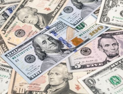 الدولار يواصل الارتفاع مقابل الجنيه في بداية تعاملات اليوم 7 مارس