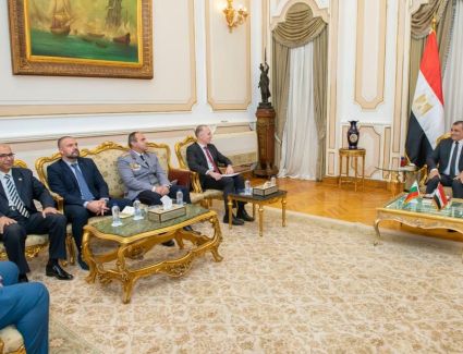 وزير الإنتاج الحربي يبحث مع السفير البلغاري مجالات التعاون المختلفة