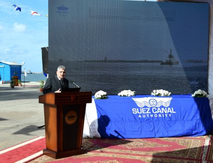 الفريق أسامة ربيع يشهد رفع العلم على قاطرتين وتدشين معديتين ووضع قرينة قاطرتين