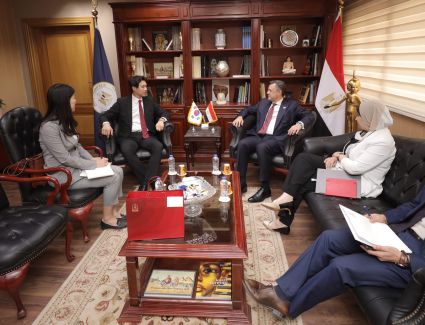 وزير السياحة والآثار يلتقي سفير كوريا الجنوبية بالقاهرة لبحث التعاون المشترك