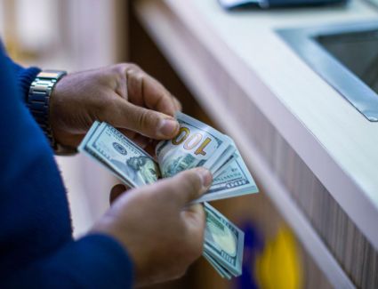 سعر الدولار مقابل الجنيه اليوم الإثنين 13 مارس