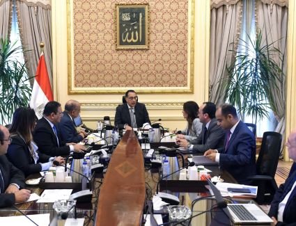 رئيس الوزراء يتابع مع وزير قطاع الأعمال أداء الشركة القابضة للصناعات المعدنية
