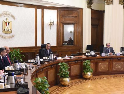 رئيس الوزراء يستعرض مع مسئولى "جنرال موتورز" الفرص الاستثمارية للشركة في السوق المصرية