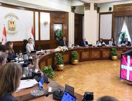 رئيسا وزراء مصر والدنمارك يترأسان جلسة مباحثات موسعة