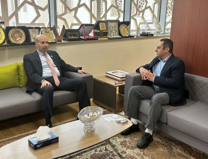 بالصور.. "خالد عباس" يستقبل محافظ العاصمة البحرينية