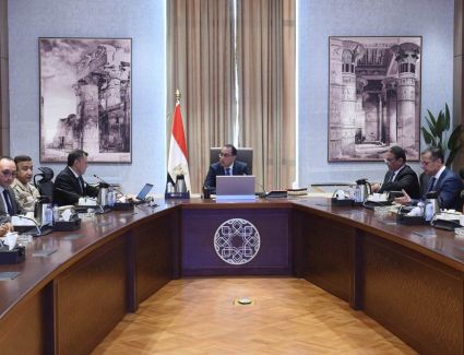 رئيس الوزراء يتابع مع وزير السياحة عددا من ملفات عمل الوزارة