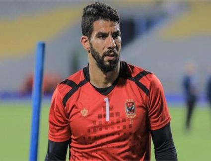 بيراميدز يُعلن ضم شريف إكرامي