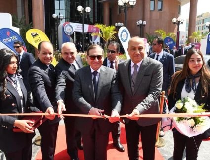 "الملا" يفتتح أول مركز متنقل لتحويل وصيانة السيارات العاملة بالغاز الطبيعى