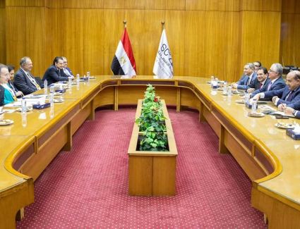 اقتصادية قناة السويس تناقش سبل التعاون مع غرفة التجارة الأمريكية اليونانية