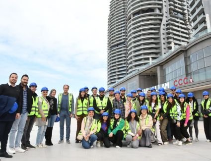 الإسكان" تنظم زيارة موسعة لطلاب الجامعة الألمانية بالقاهرة إلى مدينة العلمين الجديدة