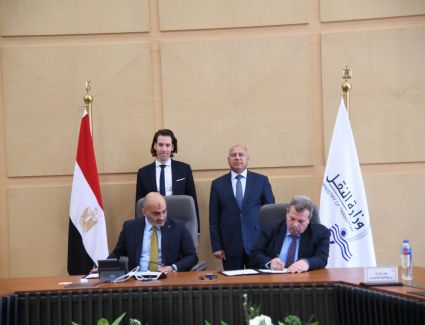 وزير النقل  يشهد توقيع البروتوكول التنفيذي لافتتاح برامج اكاديمية مصر  للنقل السككي