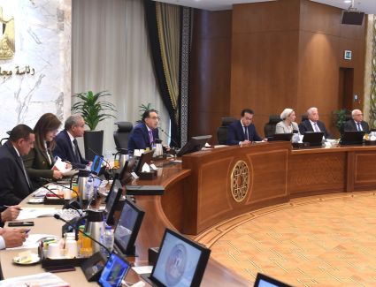 رئيس الوزراء يشكر المحافظين على جهودهم في تسهيل إقامة الشوادر والمنافذ التي توفر السلع بأسعار مناسبة